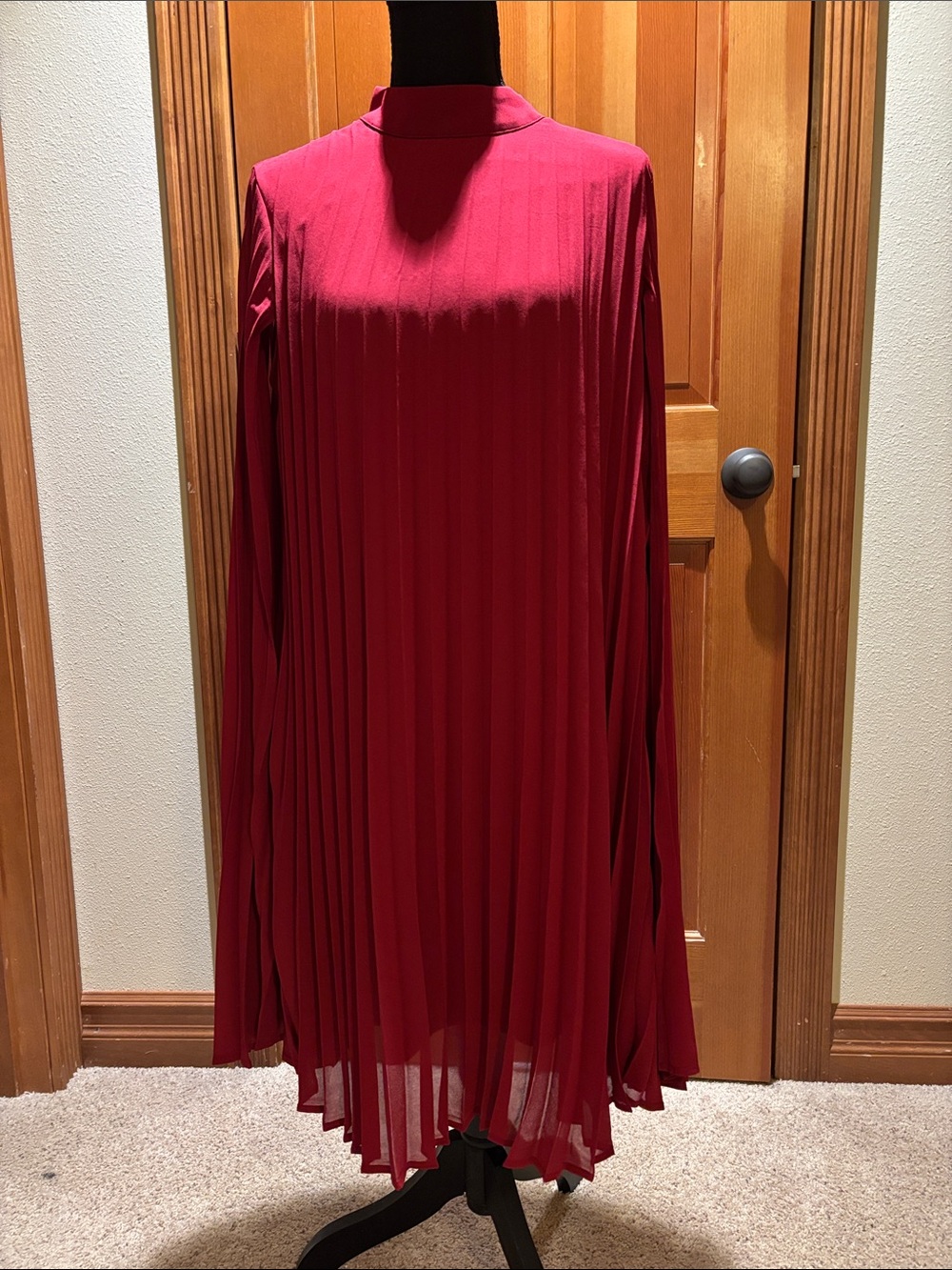 Long-Sleeve Red Pleated Midi Dress, size M